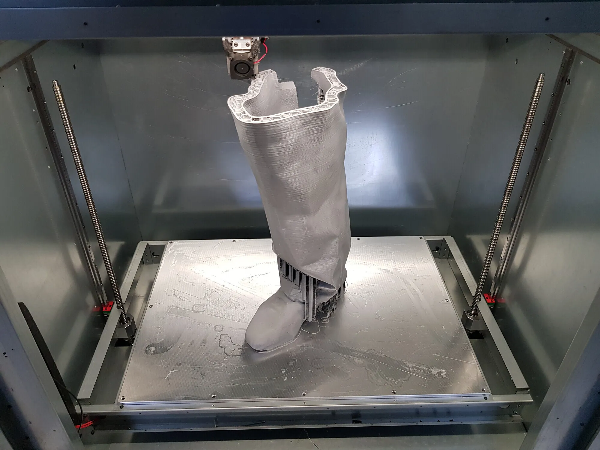 Wielkoformatowy wydruk 3D jednego z segmentów rzeźby do projektu Pawła Althamera.