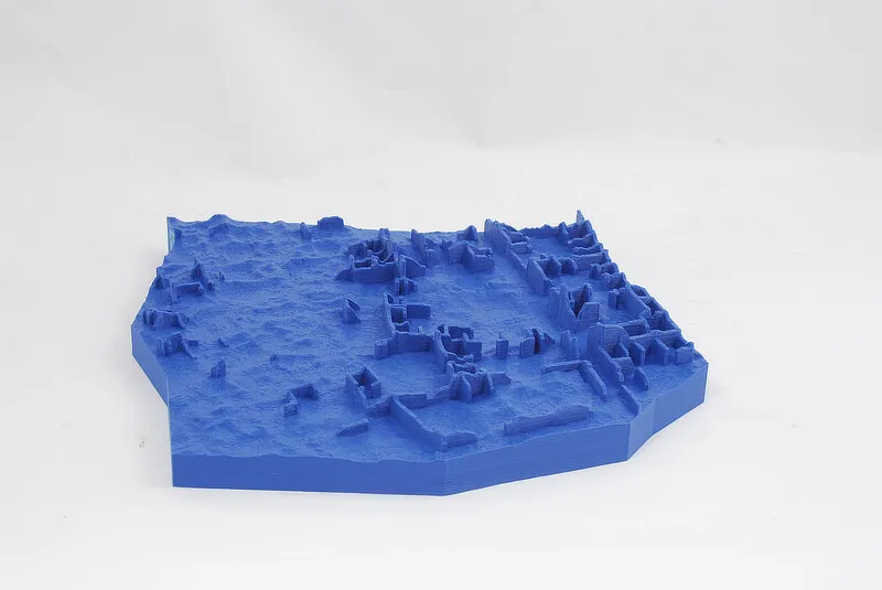 Jeden z wydrukowanych segmentów makiety At-Turaif przygotowany do dalszego montażu.