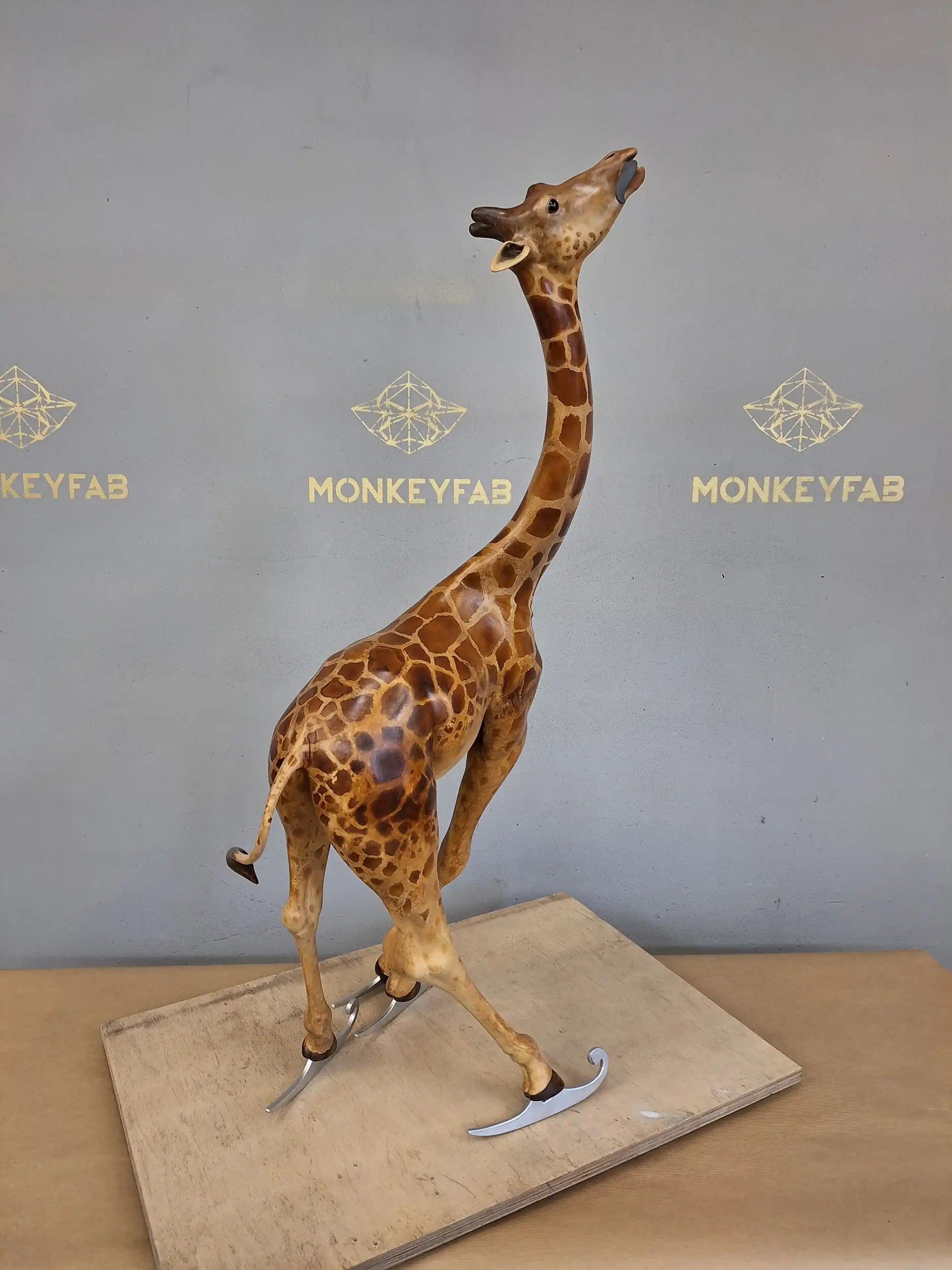 Żyrafa na łyżwach – giraffe 3