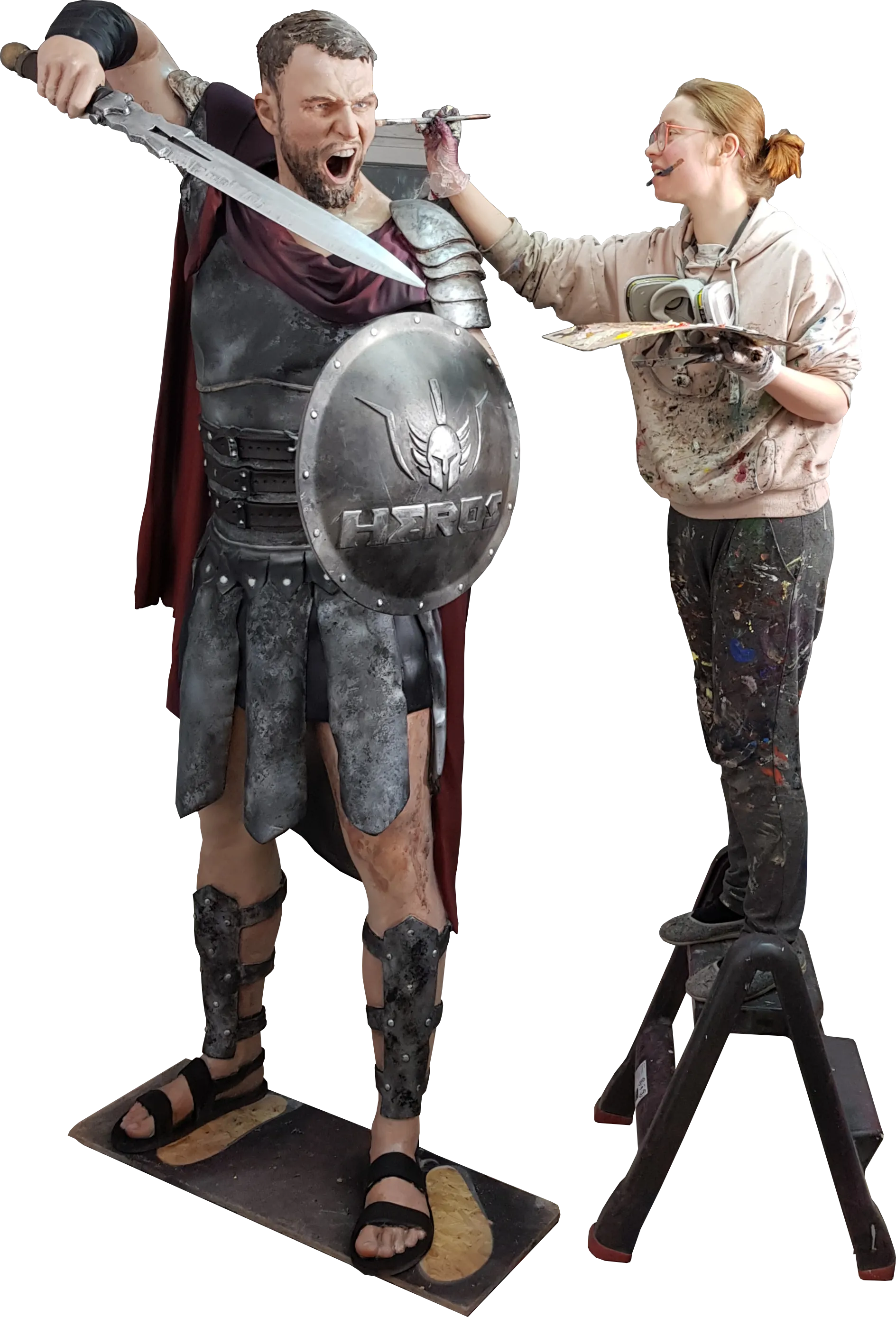 Ręczne wykańczanie i malowanie figury gladiatora Heros po druku 3D w pracowni Monkeyfab.