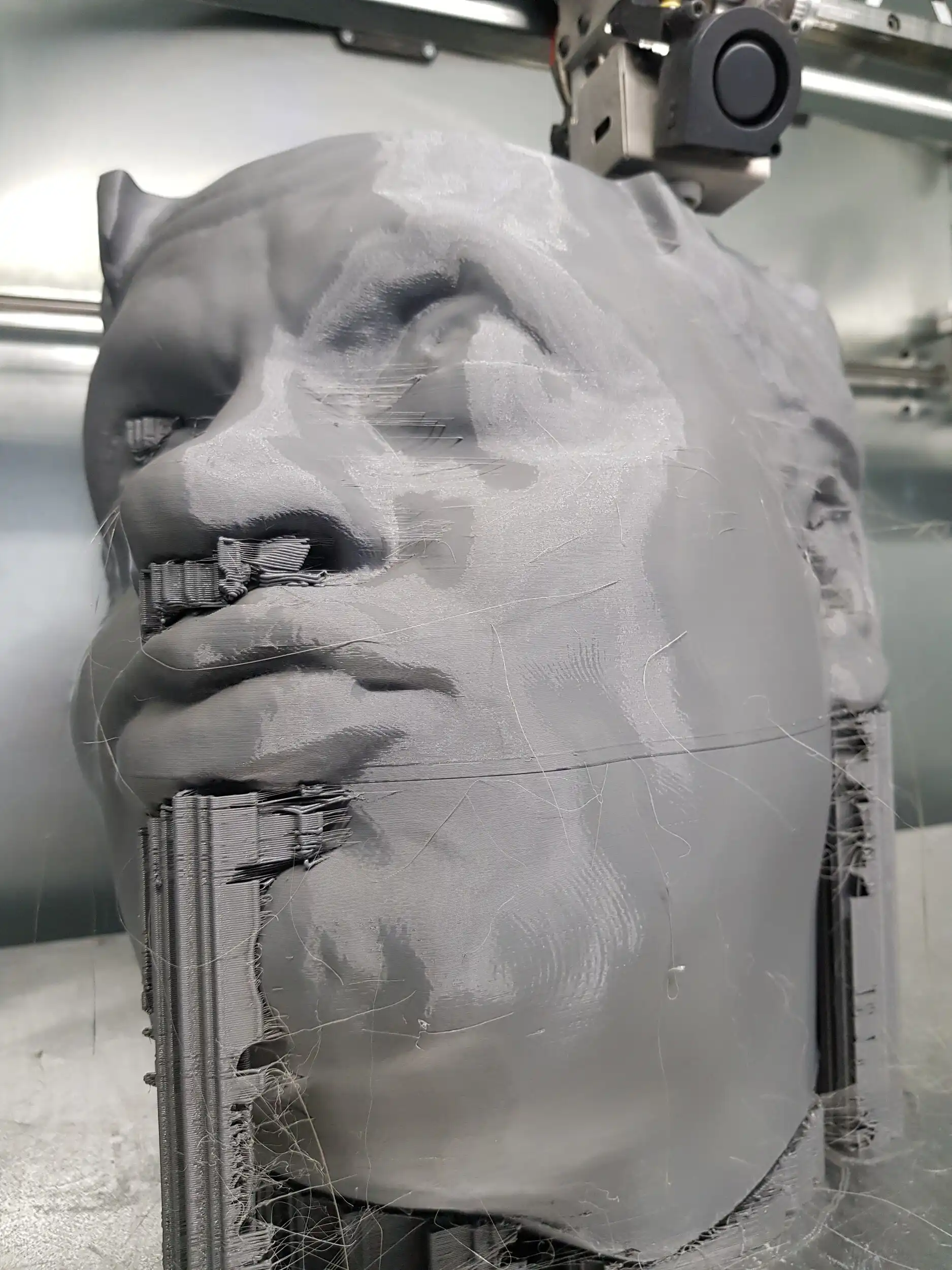 Pomnik szefa idioty – goldenGlowaDruk