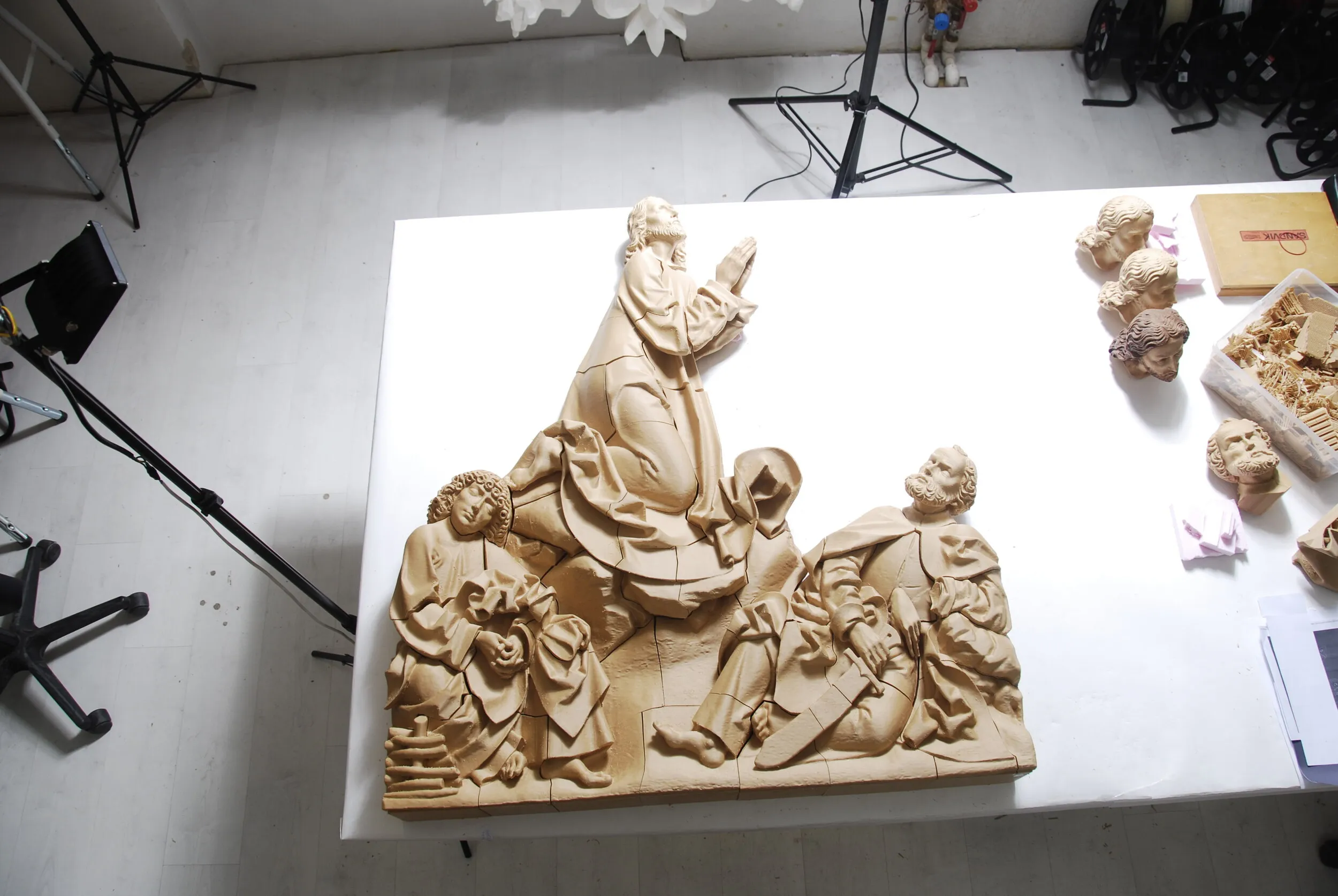 Cała replika płaskorzeźby Wita Stwosza po złożeniu i wykończeniu.